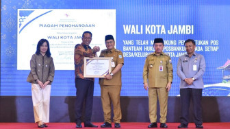 Kota Jambi Terdepan, Wali Kota Maulana Terima Penghargaan dari Menteri Hukum RI